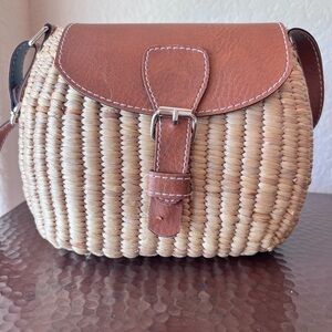 Chic Woven Crossbody Bag – Faux Leather & Straw Style